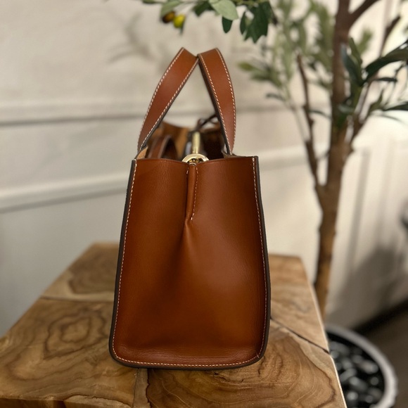 🍂Dooney and Bourke Alto Leather Matalia in SADDLE🍁 - Picture 3 of 12